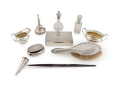 A mixed lot of silver items,