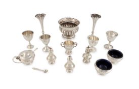 A mixed lot of silver items,