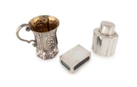 A mixed lot of silver items,