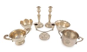 A mixed lot of silver items,
