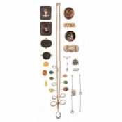 A COLLECTION OF JEWELLERY