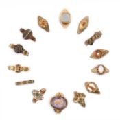 A COLLECTION OF 14 RINGS