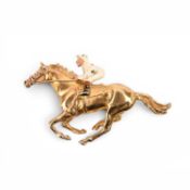 AN ENAMEL AND GOLD RACEHORSE AND JOCKEY BROOCH C1996