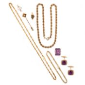 A COLLECTION OF GOLD JEWELLERY