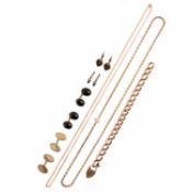 A COLLECTION OF GOLD JEWELLERY