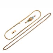 A SMALL COLLECTION OF GOLD JEWELLERY