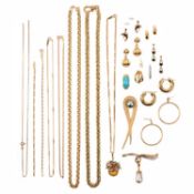 A LARGE COLLECTION OF JEWELLERY