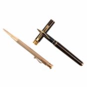 A EDWARD BAKER 9CT YELLOW GOLD PROPELLING PENCIL TOGETHER WITH A SHAEFFER GOLD MOUNTED FOUNTAIN PEN