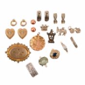 A COLLECTION OF JEWELLERY