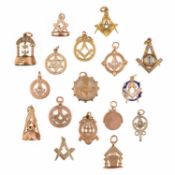 A COLLECTION OF 17 MASONIC PENDANTS AND SEALS