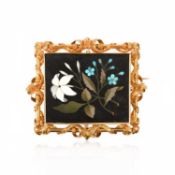 A VICTORIAN PIETRA DURA-SET GOLD BROOCH,