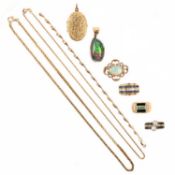 A COLLECTION OF GOLD JEWELLERY