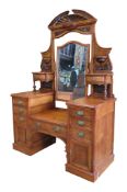 A substantial country house size good quality Victorian figured oak dressing table with