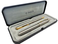 A cased Parker Sonnet pen set, ballpoint and a fountain pen (2)
