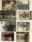 Fotographie SCHNAPPSCHÜSSE hoch interessante Sammlung im Album mit circa 280 Fotokarten viel
