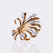 Vintage Blütenbrosche mit Diamanten.
