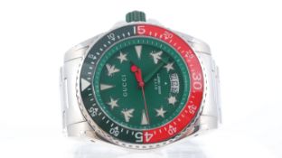 Gucci Dive Quartz Date Ref 136.2