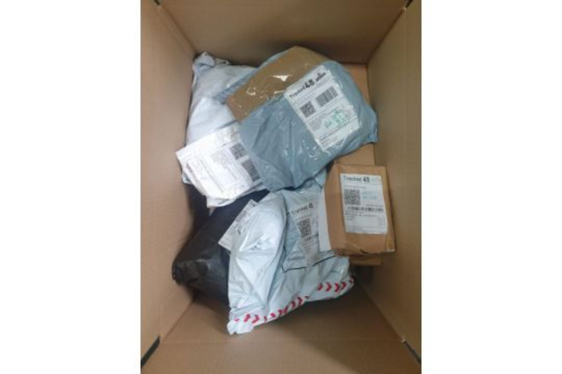 TRADE LOT 500 x UNCHECKED COURIER/INTERNET RETURNS. CONDITION & ITEMS UNKNOWN. ITEMS WILL MAINLY - Image 4 of 7
