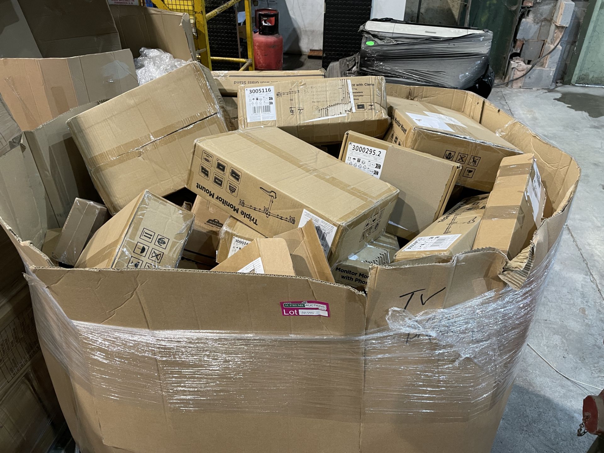 PALLET TO CONTAIN A LARGE QUANTITY OF ASSORTED T V BRACKETS (LOC: 49.9-AA3995)