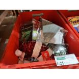 53 PIECE MIXED DECORATIONS LOT INCLUDING HOLLY DECORATIONS TINSEL DÉCOR, BANNERS AND BUNTINGS (