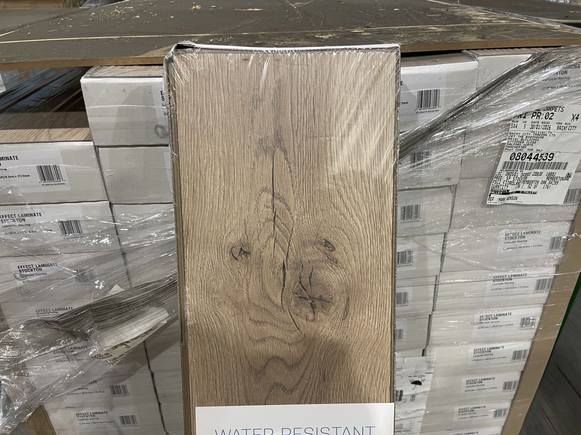 10 X BRAND NEW Promo Stockton Natural Oak effect Laminate Flooring, 1.481m² PER PACK. This - Image 2 of 3