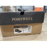15 X BRAND NEW PAIRS OF PORTWEST COMPOSITELITE BLACK TREKKER SAFETY SHOES SIZE 6.5 (LOC: 24.9-