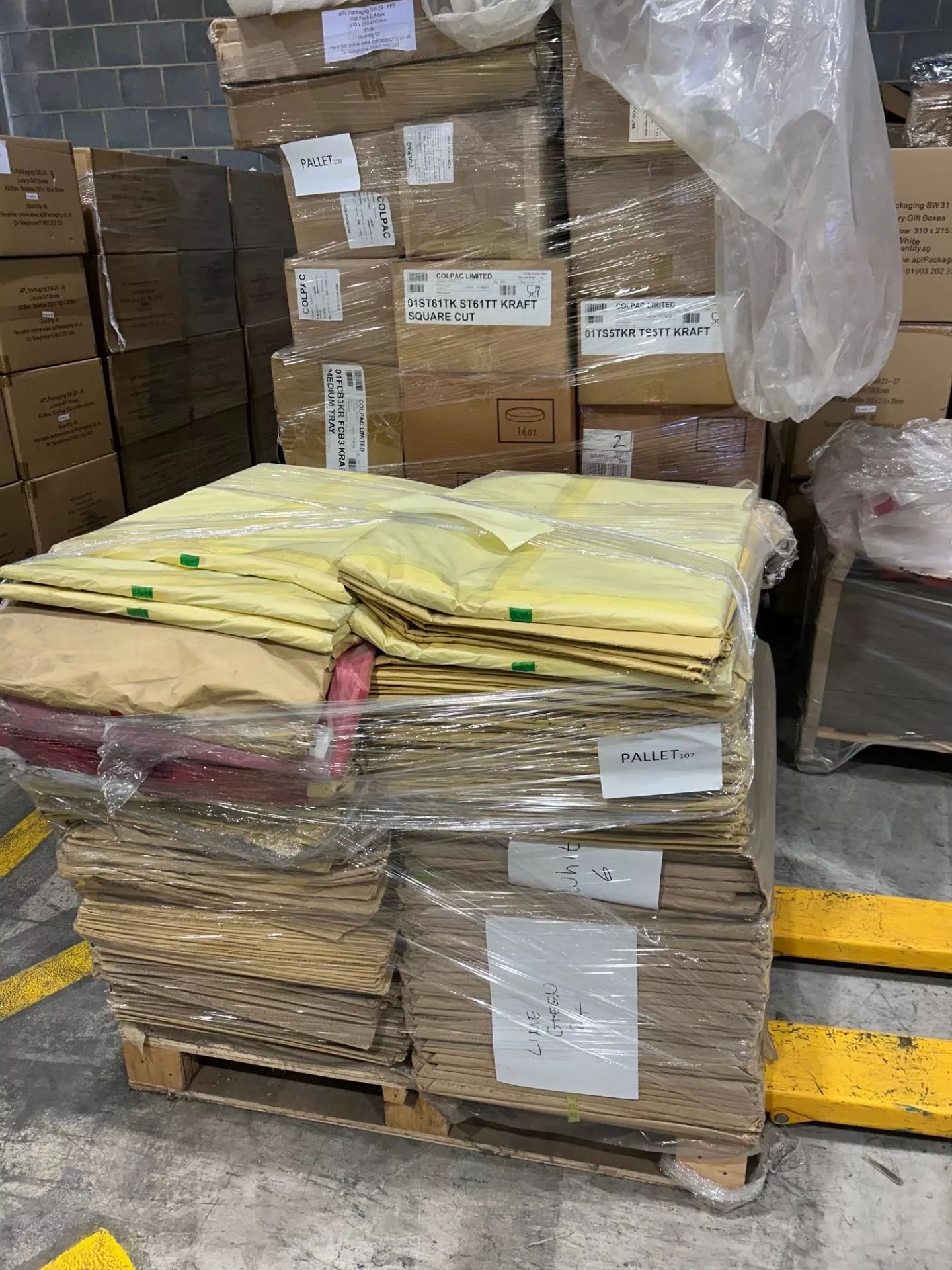 TRADE PALLET TO CONTAIN LARGE AMOUNT OF BRAND NEW MIXED COLOURS TISSUE PAPER. (PALLET 107).