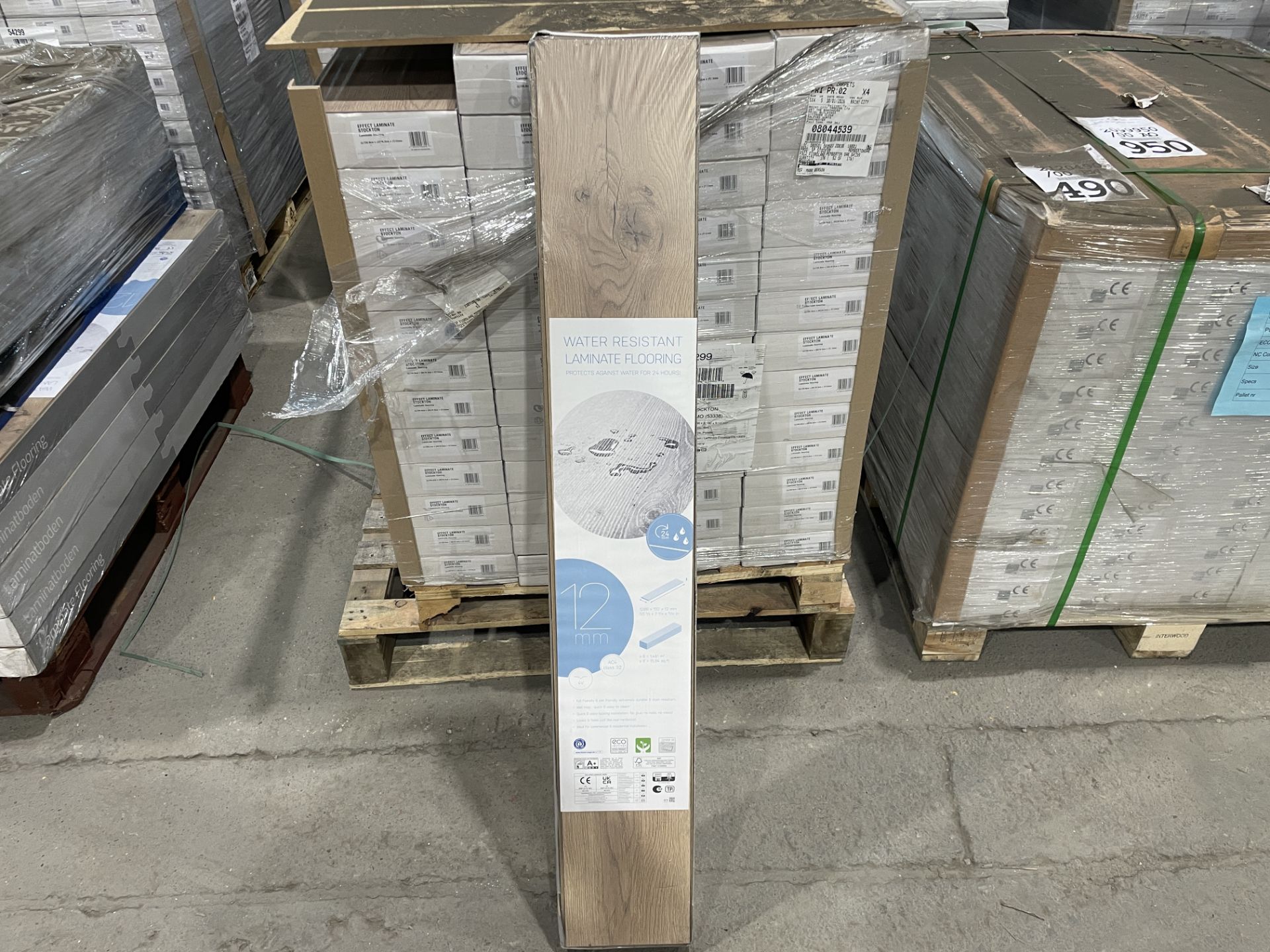 10 X BRAND NEW Promo Stockton Natural Oak effect Laminate Flooring, 1.481m² PER PACK. This - Image 3 of 3