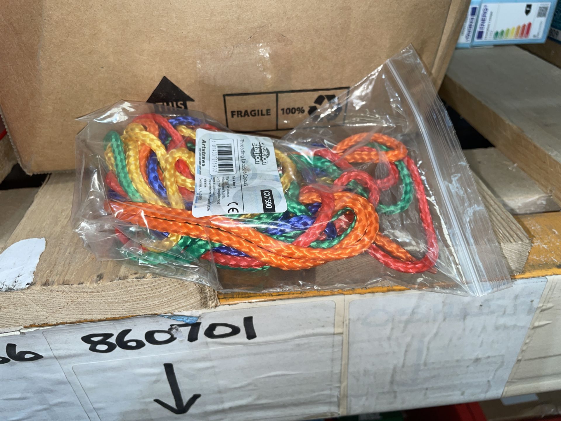 112 X BRAND NEW PACKS OF CREATION STATION THREADING LACES IN ASSORTED COLOURS (LOC: 26.2-BB1706)