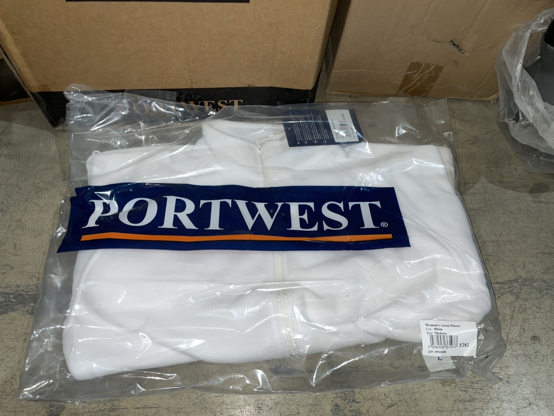18 X BRAND NEW PORTWEST ARAN FLEECE WORK JACKETS WOMENS SIZE MEDIUM (LOC: 27.3-BB3545)