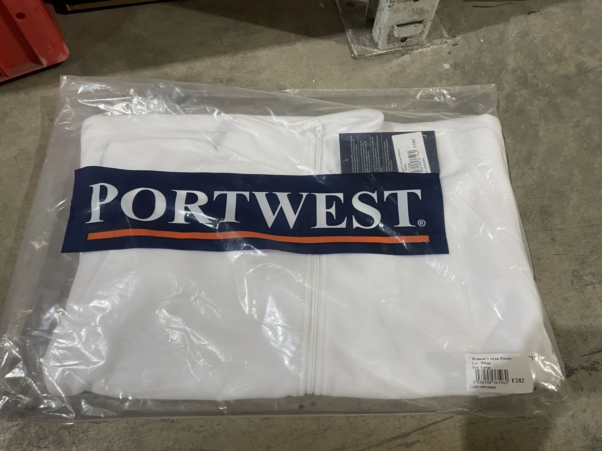 12 X BRAND NEW PORTWEST WHITE ANAN FLEECE WORK JACKETS IN VARIOUS SIZES (LOC: 30.2-BB3602)