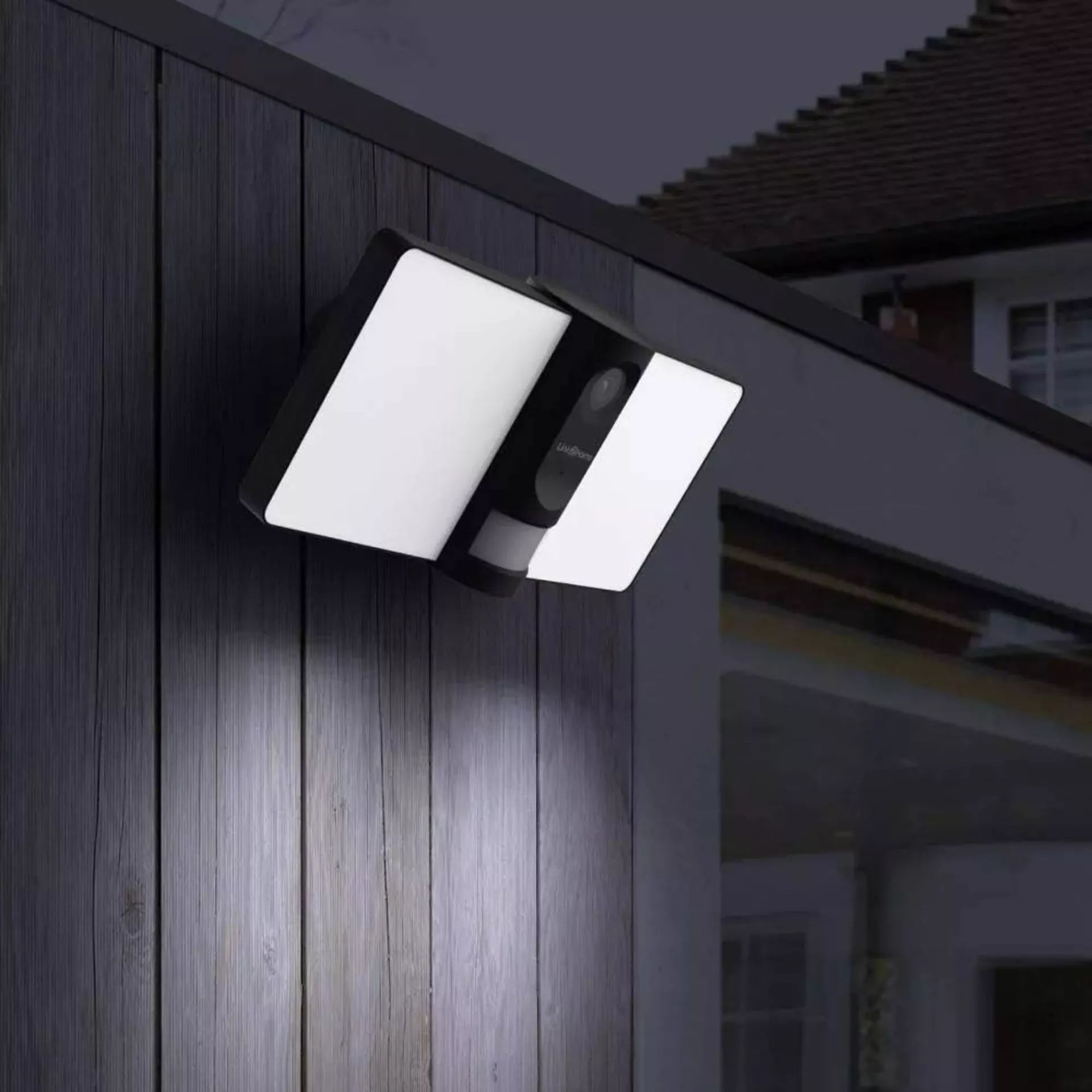 BRAND NEW Link2Home L2H-FLOODCAM2BK Outdoor Smart Floodlight Camera 2K 4MP Black RRP £199. The - Image 5 of 5