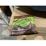 72 X BRAND NEW 150G BAGS OF MINT CHOC NIBBLES BB DEC 2025 (LOC: 33.1-BB5113)