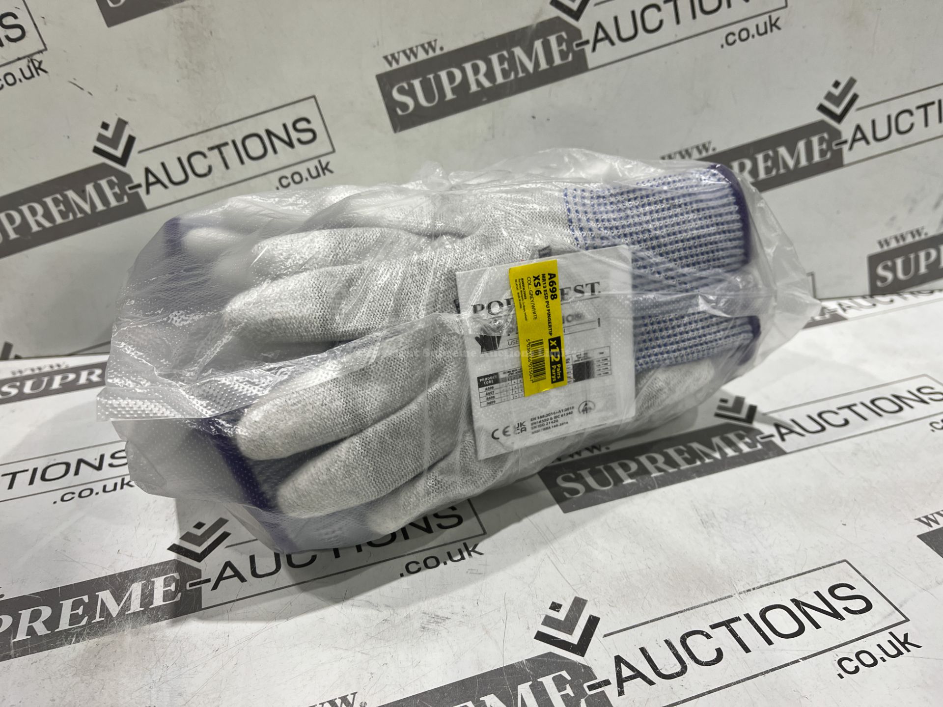 144x BRAND NEW & PACKAGED PORTWEST A698 MR13 ESD PUY FINGERPRINT GLOVES - GREY/WHITE - SIZE XS (LOC: