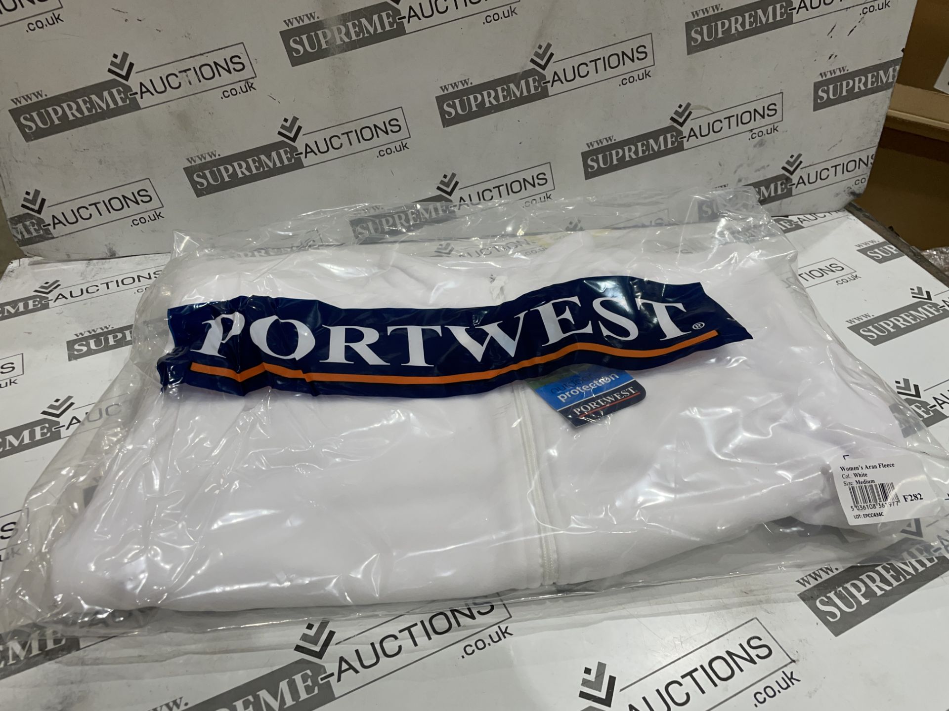 16 X BRAND NEW PORTWEST WHITE PREMIUM FLEECE WORK JACKETS SIZE MEDIUM (LOC: 45.2-AA1663)