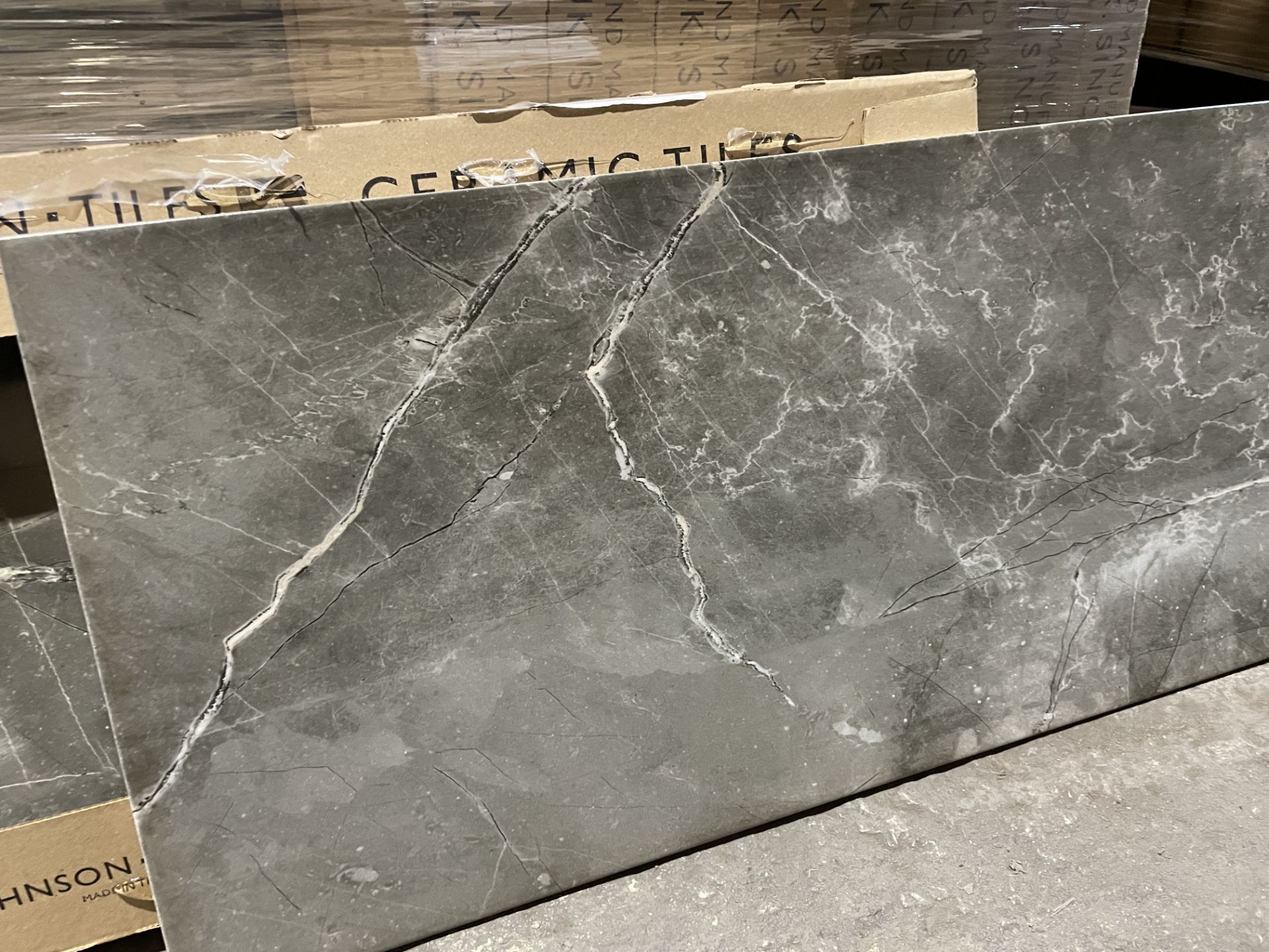 PALLET TO CONTAIN 40 X BRAND NEW PACKS OF Melford Marble MEL04A DARK BROWN SATIN FINISH GLAZED - Image 2 of 4