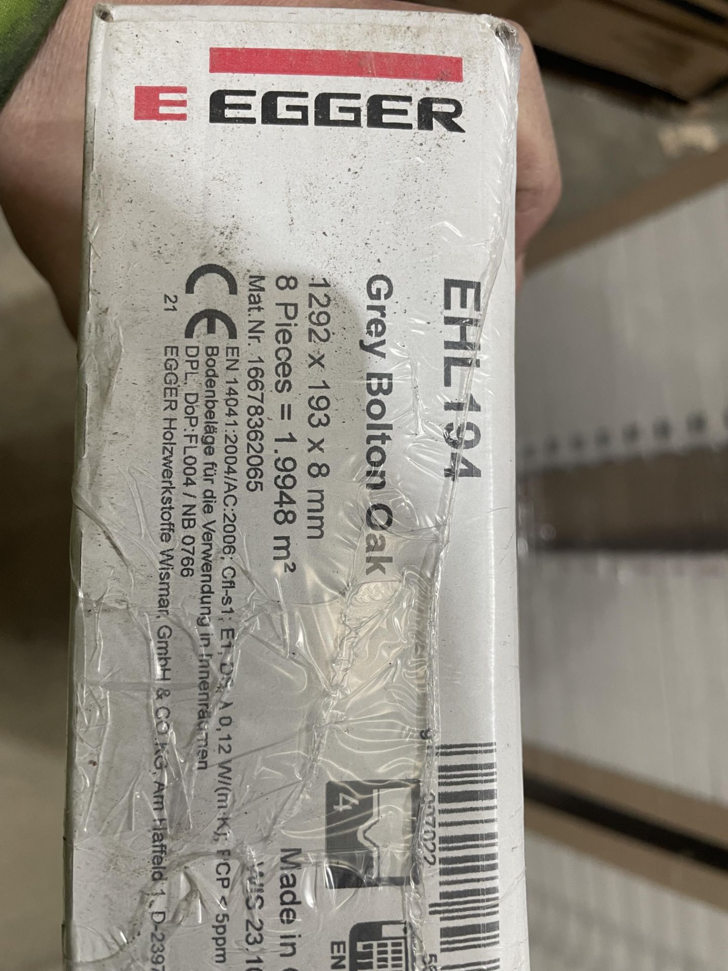 10 X BRAND NEW PACKS OF LUXURY EGGER LAMINATE FLOORING GREY BOLTON OAK (EHL194). MADE IN GERMANY - Image 4 of 5
