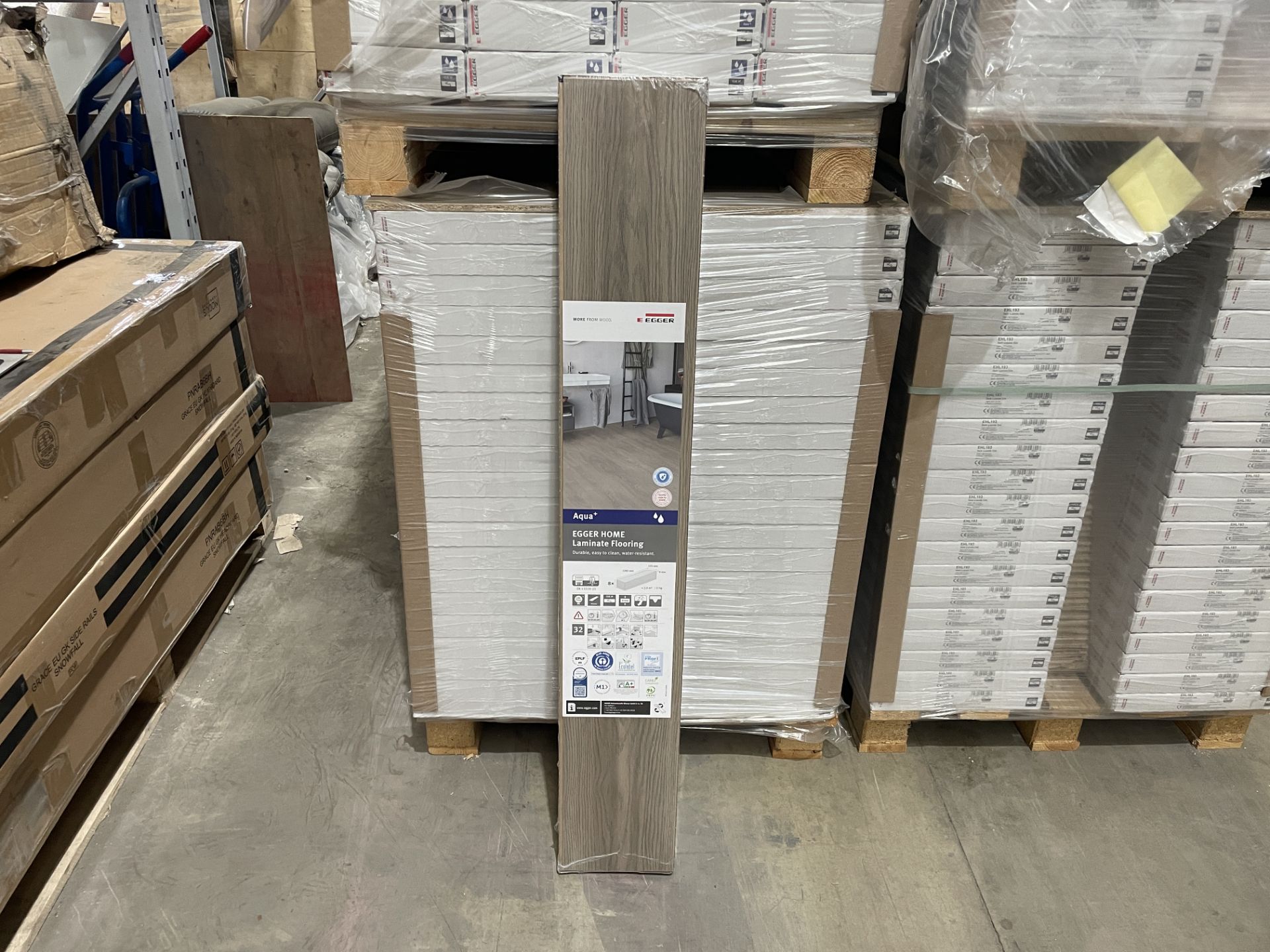 10 X BRAND NEW PACKS OF LUXURY EGGER LAMINATE FLOORING GREY BOLTON OAK (EHL194). MADE IN GERMANY - Image 2 of 5