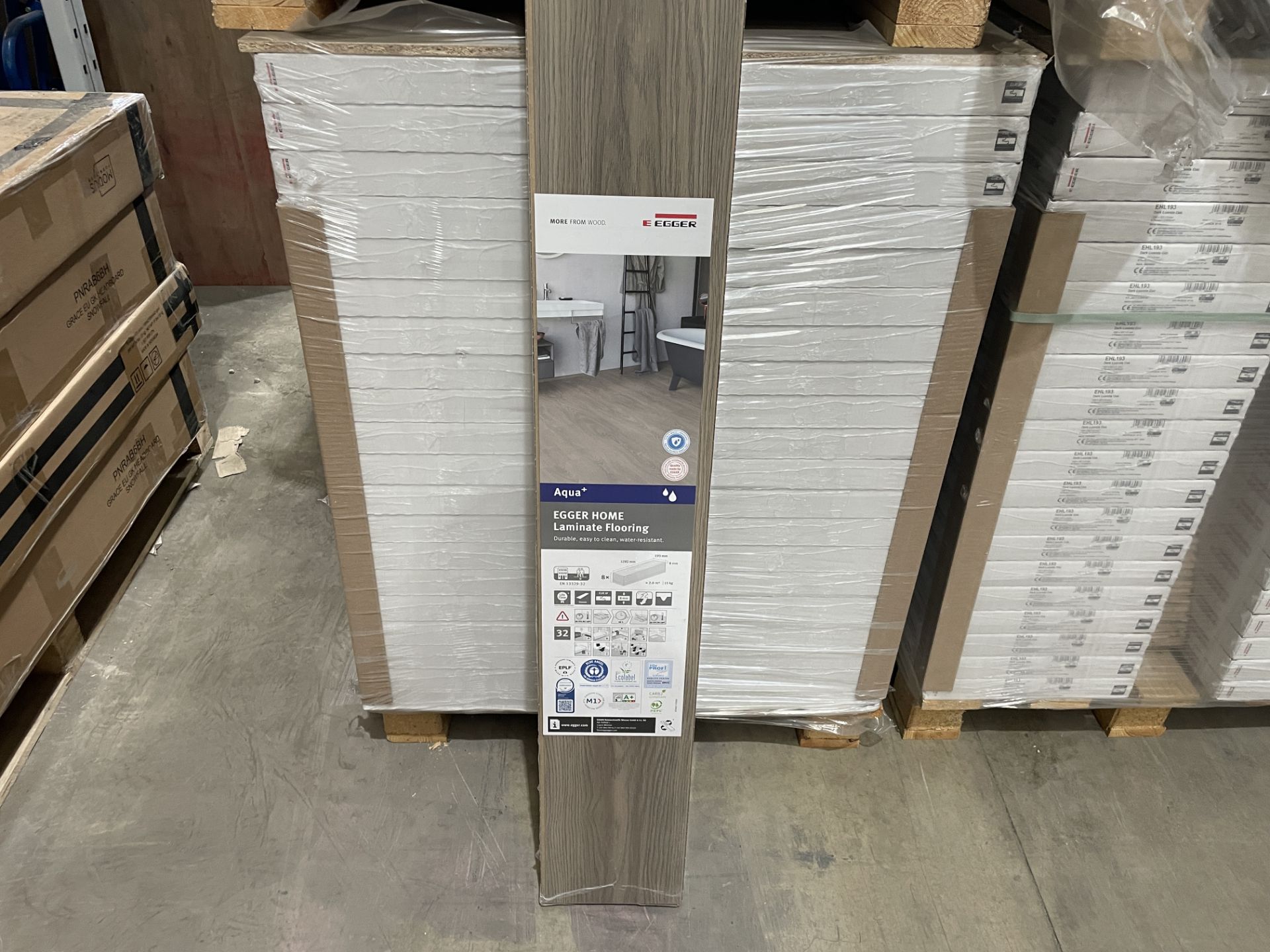 10 X BRAND NEW PACKS OF LUXURY EGGER LAMINATE FLOORING GREY BOLTON OAK (EHL194). MADE IN GERMANY