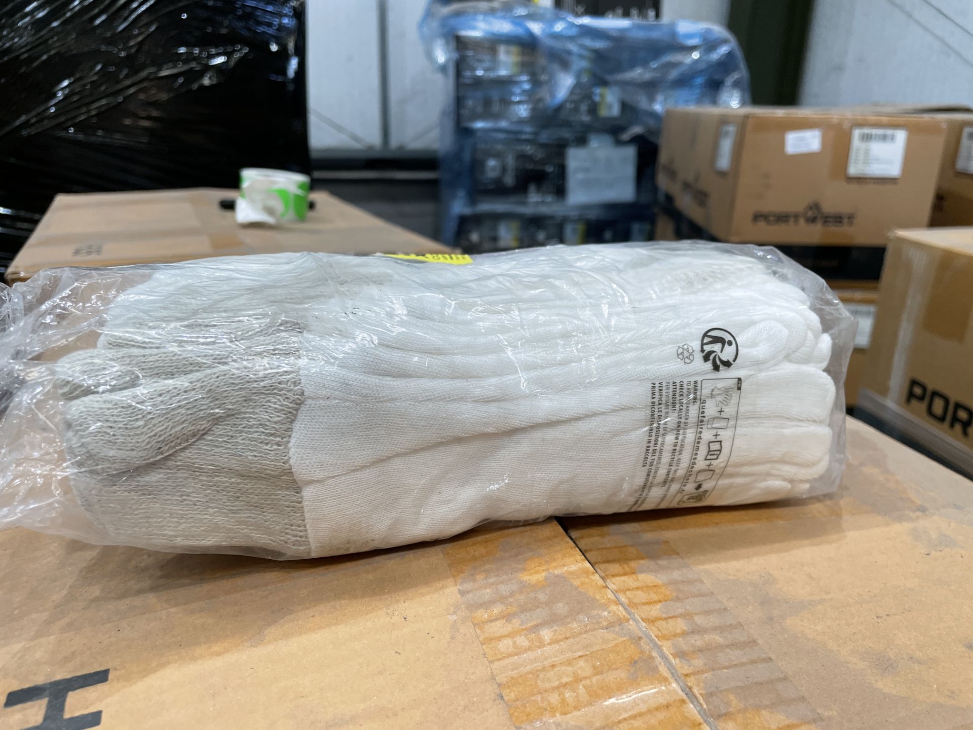 300 X BRAND NEW PAIRS OF PORTWEST WHITE STOCKINETTE KNITWRIST LINER PROFESSIONAL WORK GLOVES (LOC: - Image 2 of 2