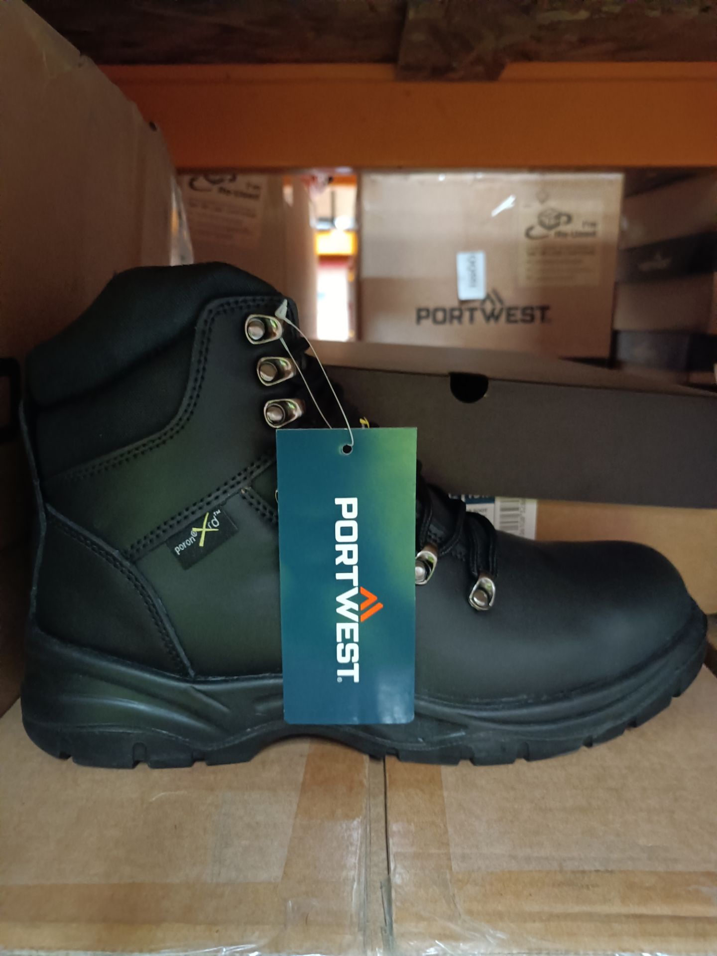 4X PAIRS OF PORTWEST FD17 STEELITE MET PROTECTOR BOOTS ARE HEAVY?DUTY SAFETY FOOTWEAR DESIGNED TO