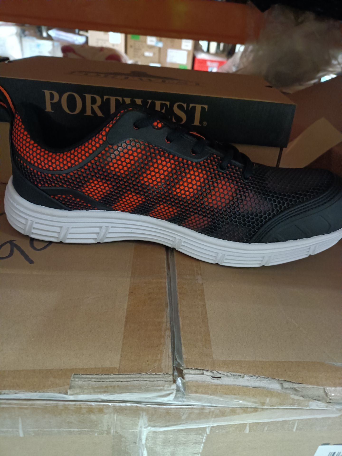 6X PAIRS IF PORTWEST FT15 STEELITE TOVE TRAINER S1P IS A LOW?CUT SAFETY TRAINER DESIGNED TO