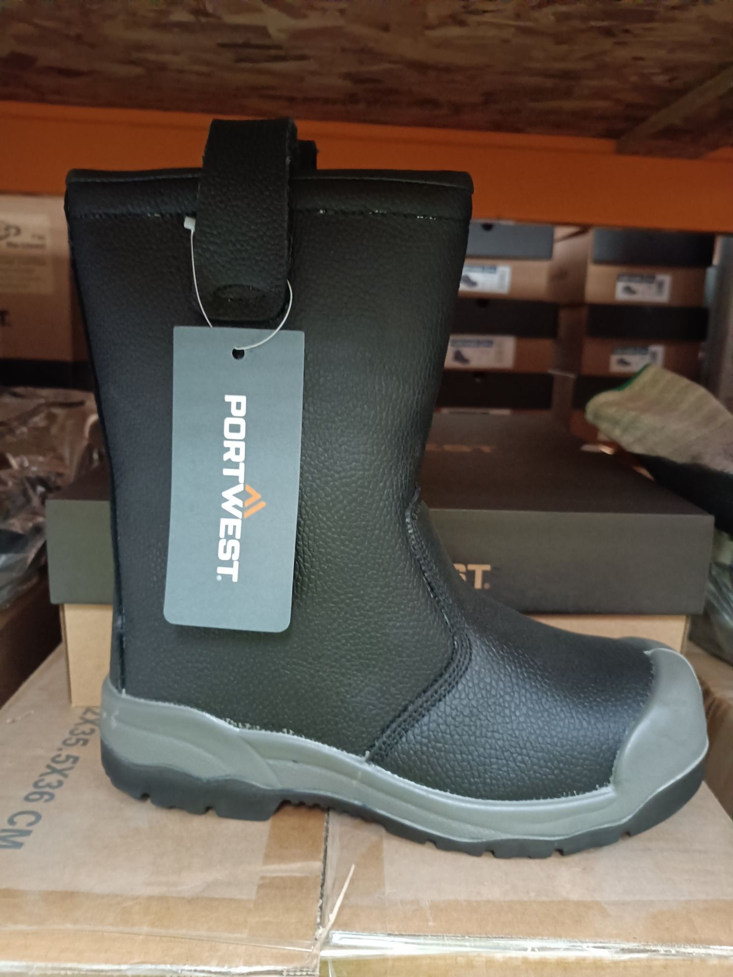 4X PAIRS OF PORTWEST FW13 BLACK UK?6 STEELITE RIGGER SAFETY BOOTS ARE HEAVY?DUTY WORK BOOTS DESIGNED - Image 2 of 2