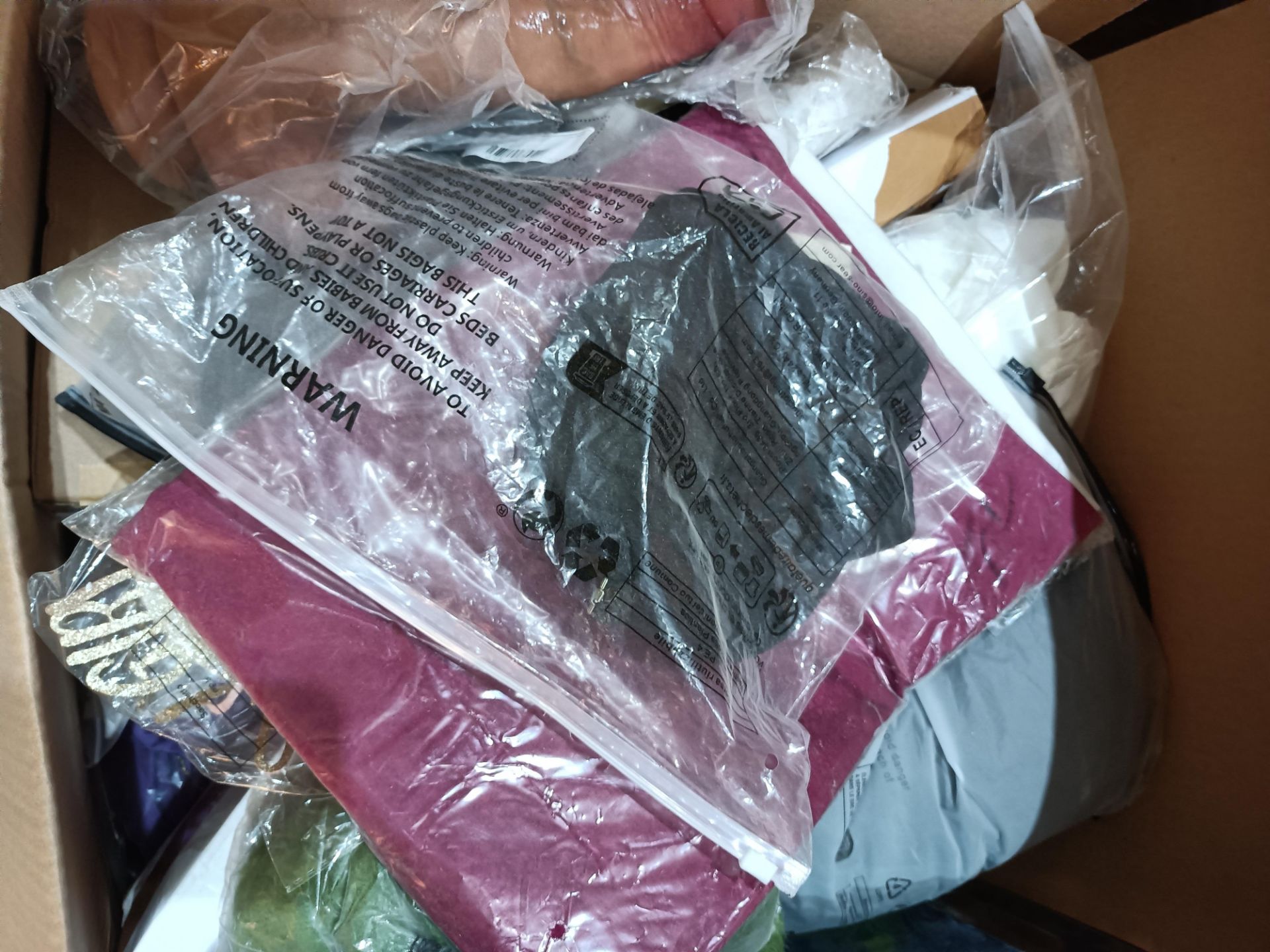 50X MIXED LOT INCLUDES SHEIN CLOTHING , ACCESSORIES , GIFT ARTICALS , EYELINERS , JEWELLERY AND