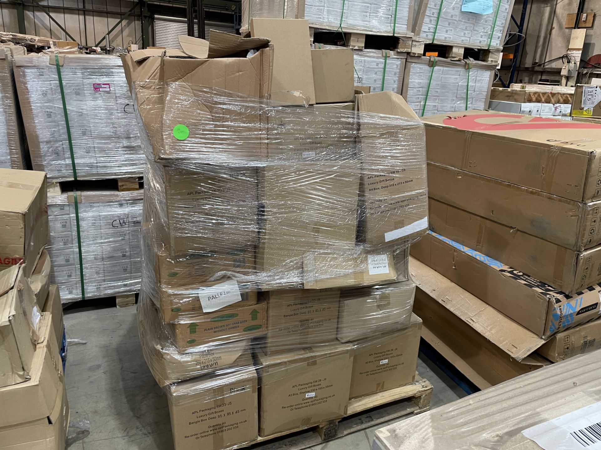 PALLET TO CONTAIN A LARGE QUANTITY OF ASSORTED GIFTBOXES (LOC: 20.19-AA5392)