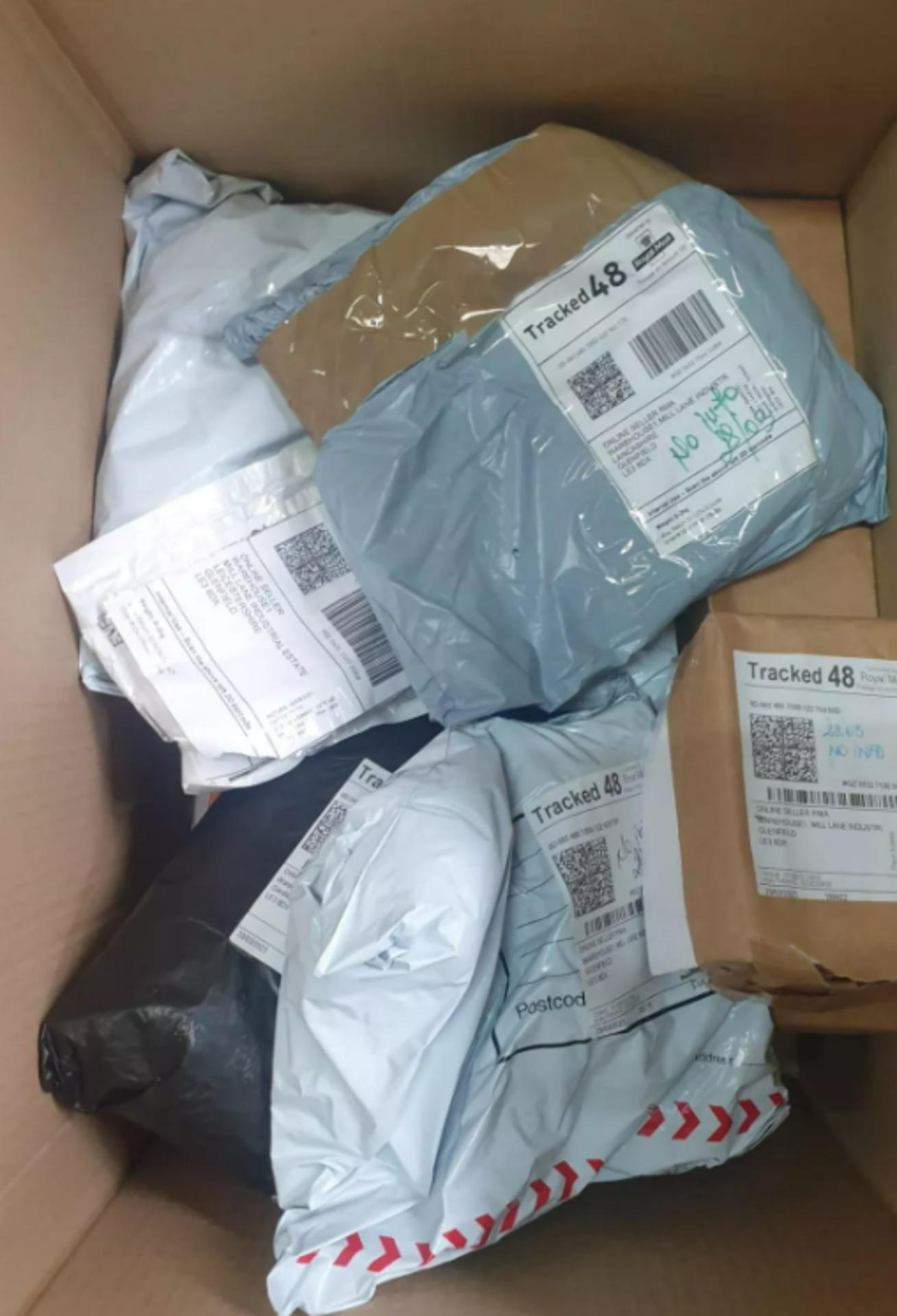 TRADE LOT 20 x UNCHECKED COURIER/INTERNET RETURNS. CONDITION & ITEMS UNKNOWN. ITEMS WILL MAINLY BE - Image 4 of 7