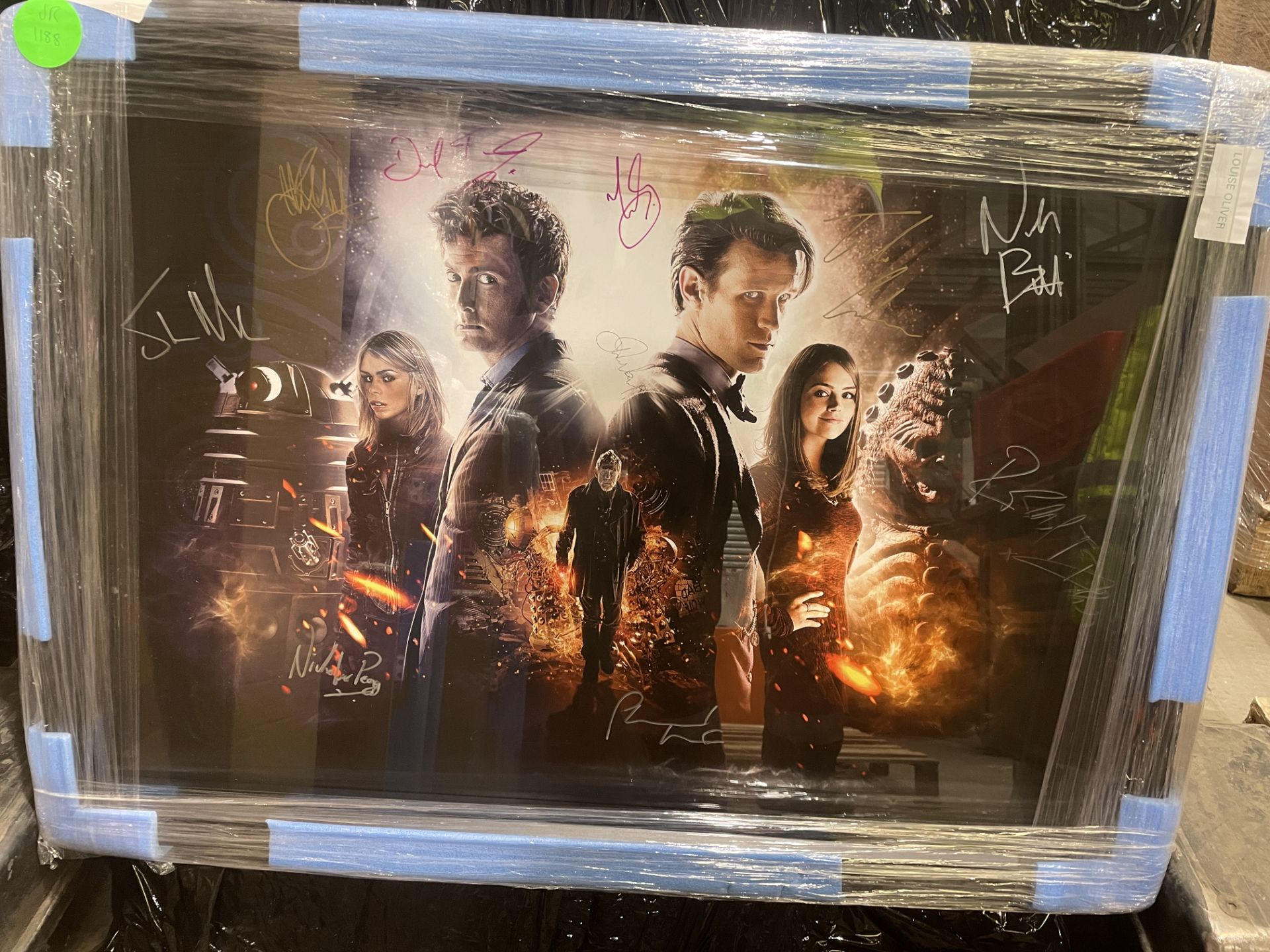 BRAND NEW LUXURY FRAMED APPROX 1200 X 600MM DOCTOR WHO CAST SIGNED ...
