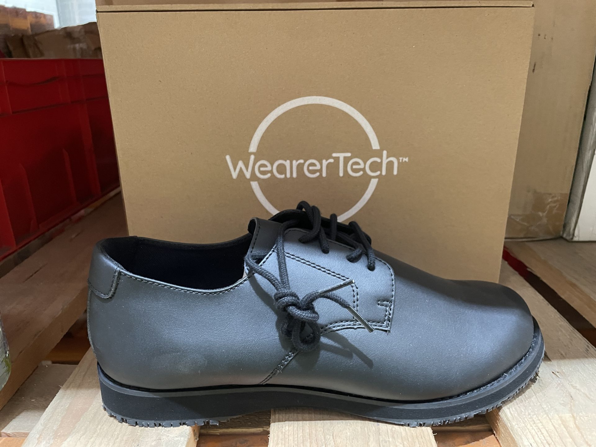 9 X BRAND NEW PAIRS OF WEARTECH FORMAL BLACK SAFETY SHOES SIZE 11 (LOC: 27.1-jr104)