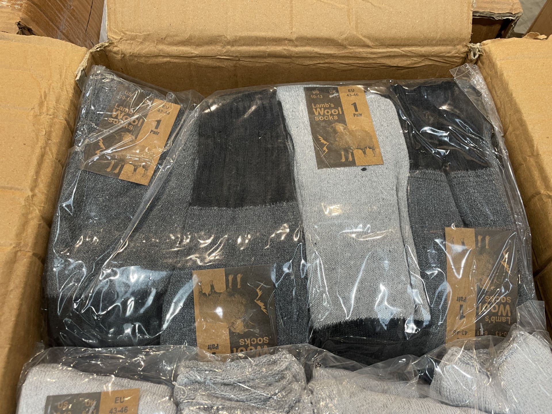 60 X BRAND NEW PAIRS OF LAMBSWOOL PREMIUM WORK SOCKS COLOURS MAY VARY (LOC: 19.12-AA699) - Image 2 of 2