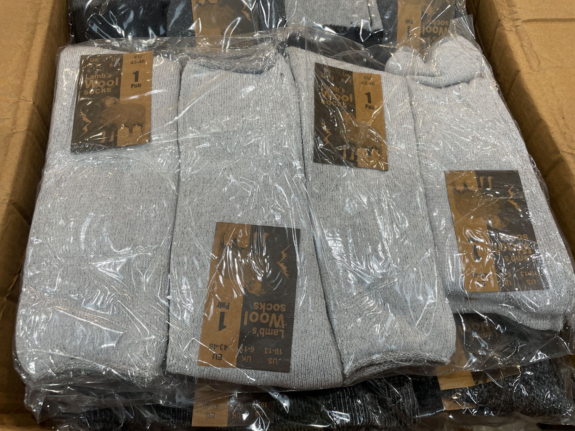 60 X BRAND NEW PAIRS OF LAMBSWOOL PREMIUM WORK SOCKS COLOURS MAY VARY (LOC: 19.12-AA699)